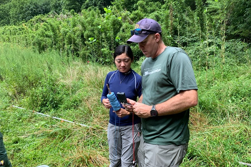 Alyssa Quan performing field research